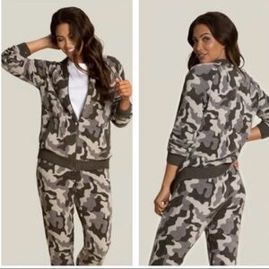 Barefoot dreams Camouflage Print Lounge Top